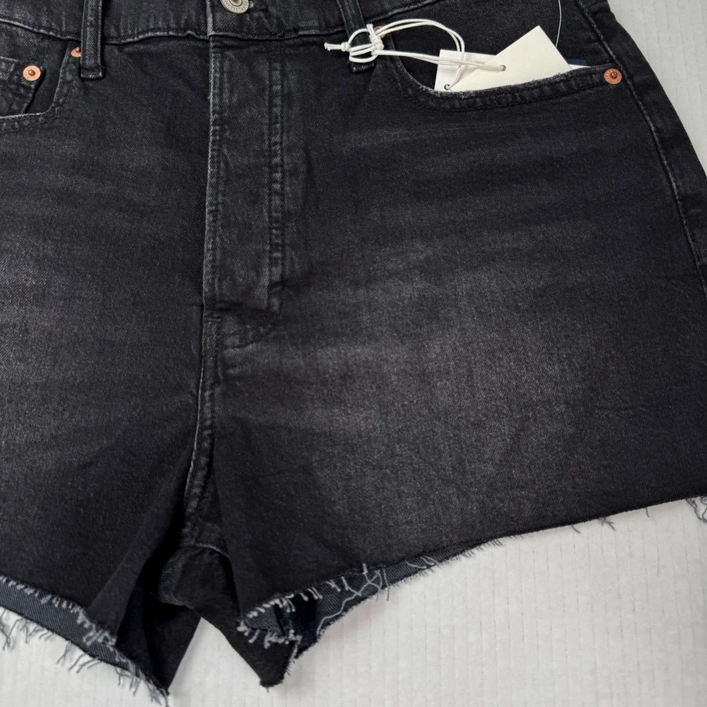 NWT Lucky Brand Mom High Rise Shorts Black Denim Frayed raw Hem 10/30